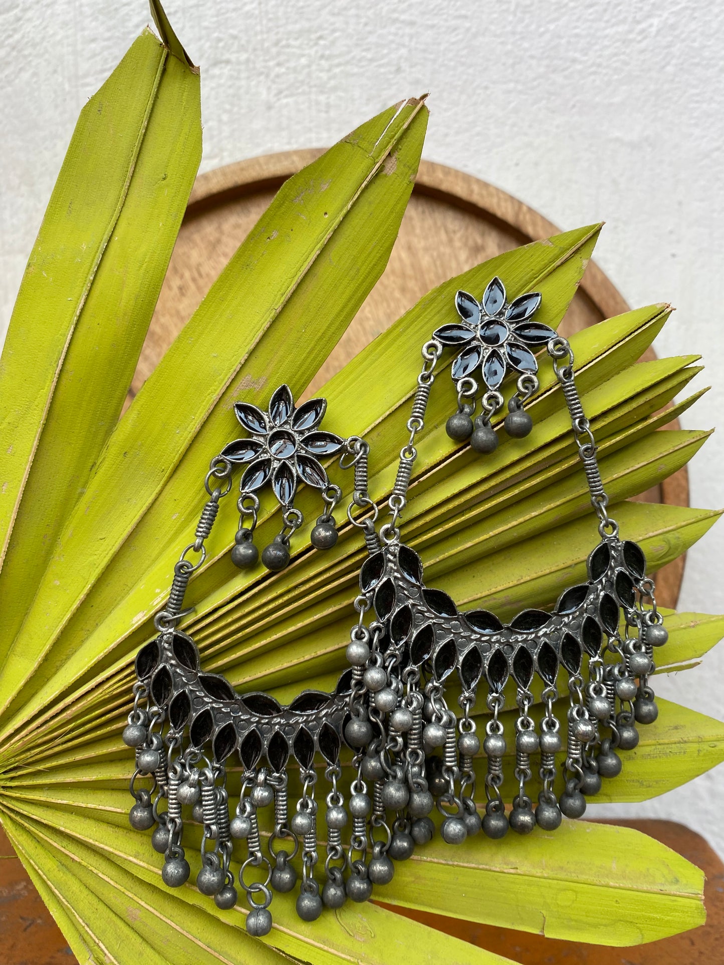 Nishi Black Chandbali