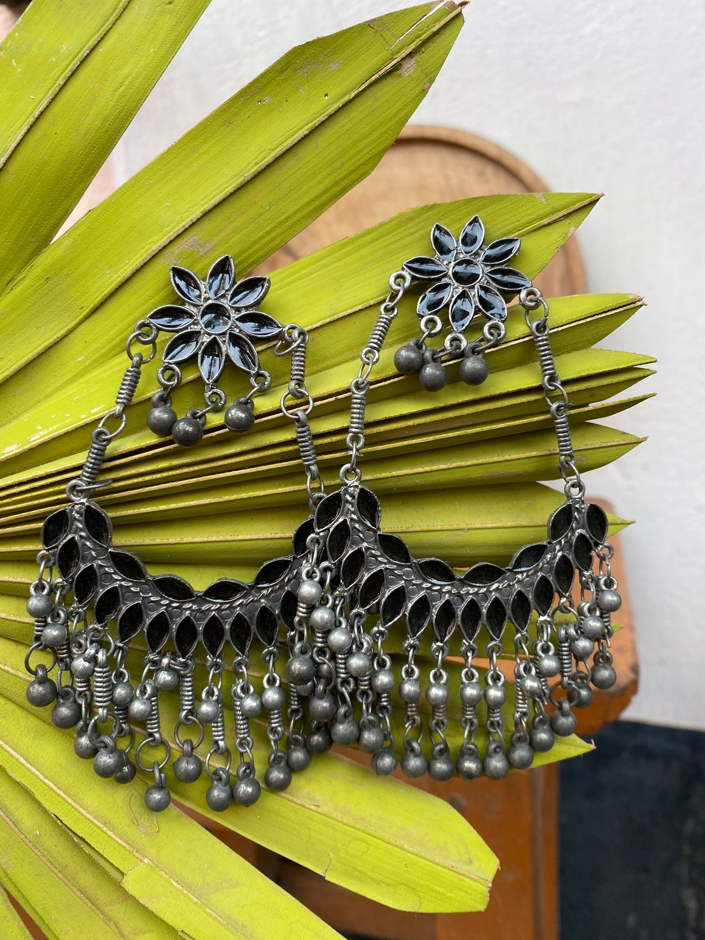 Nishi Black Chandbali