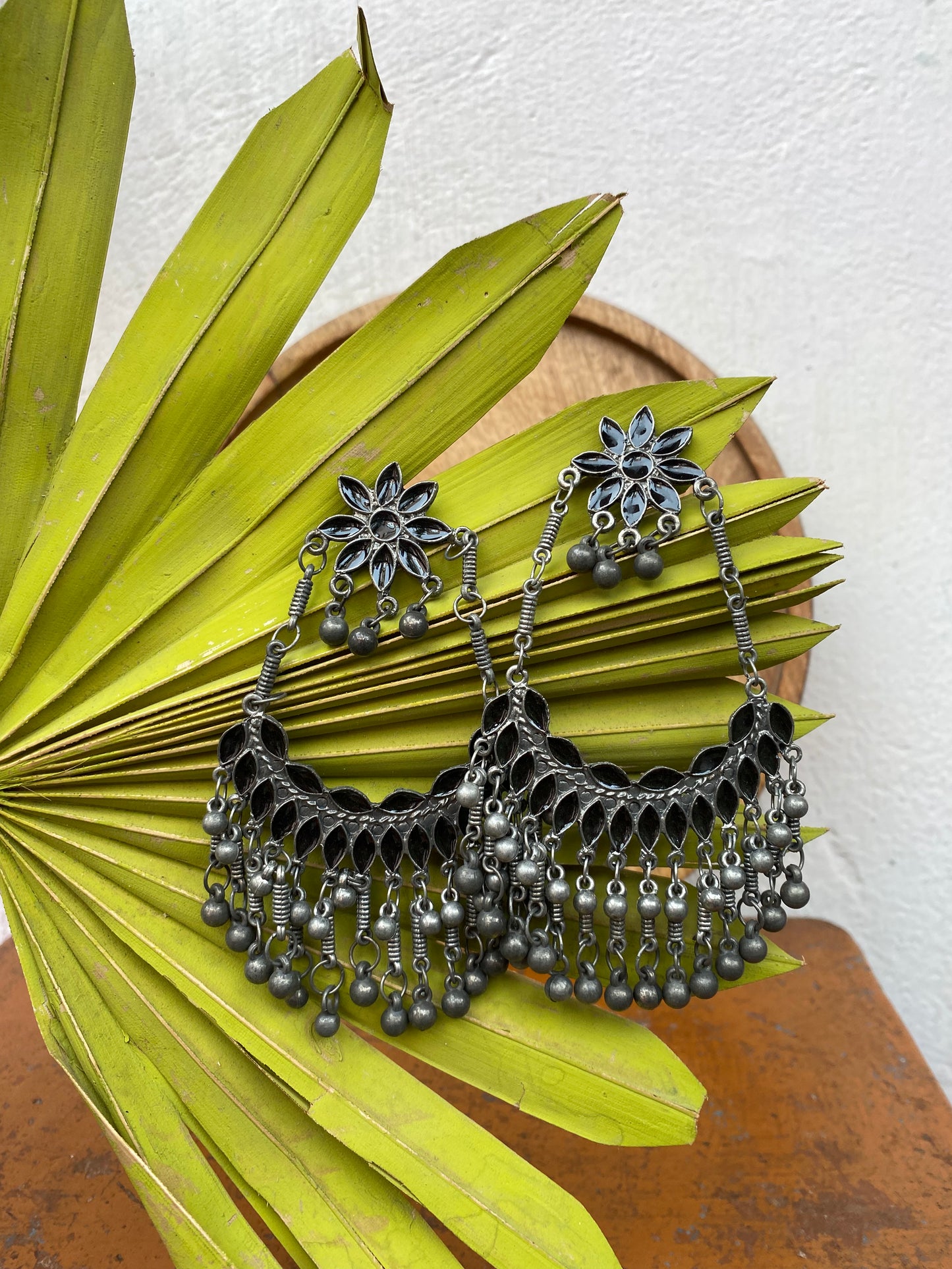 Nishi Black Chandbali