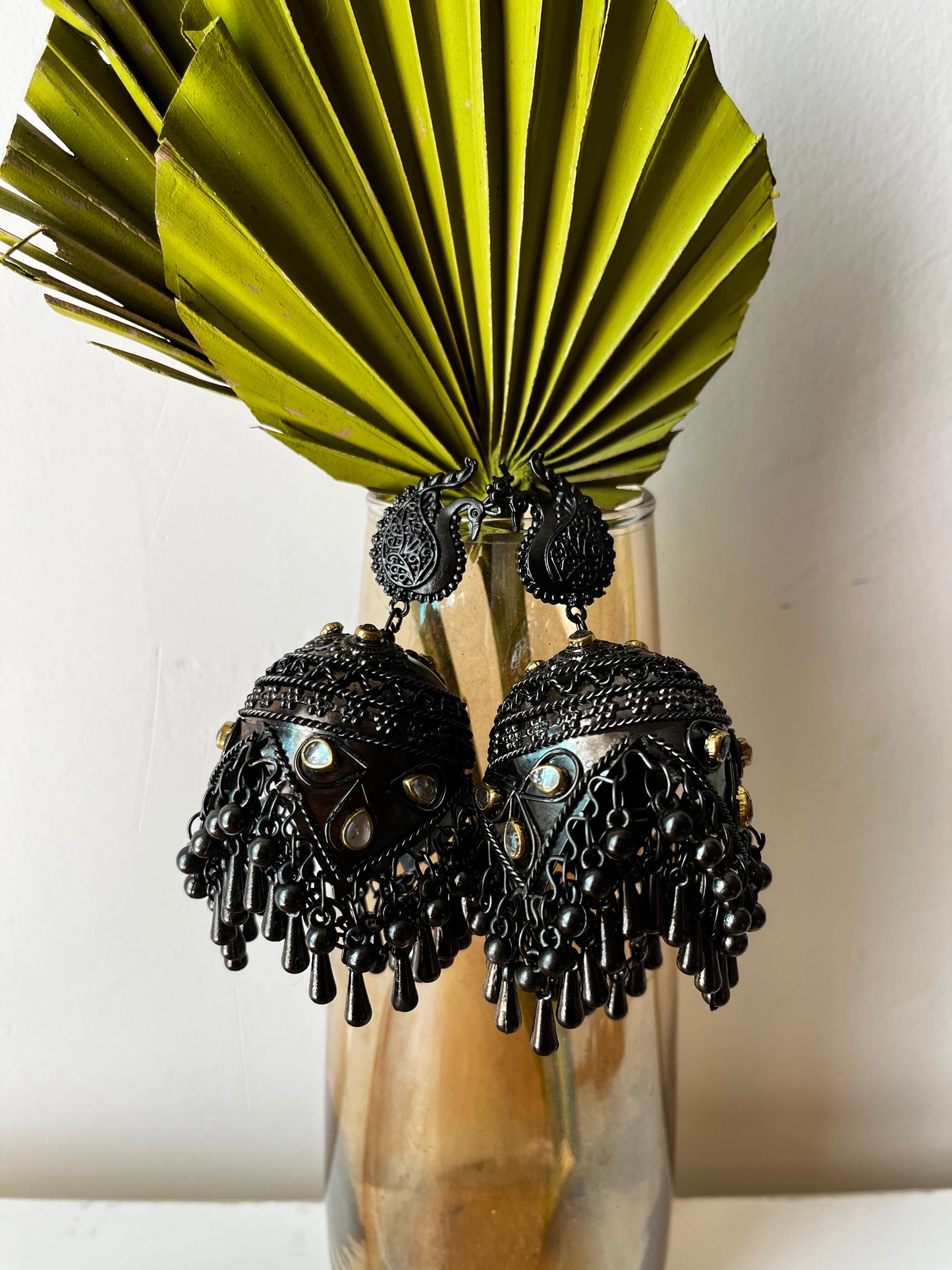 Surkhiyaan Jhumka