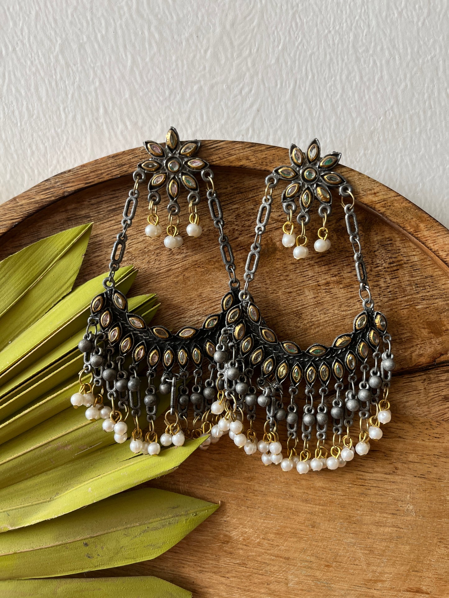 Saheli White Chandbali