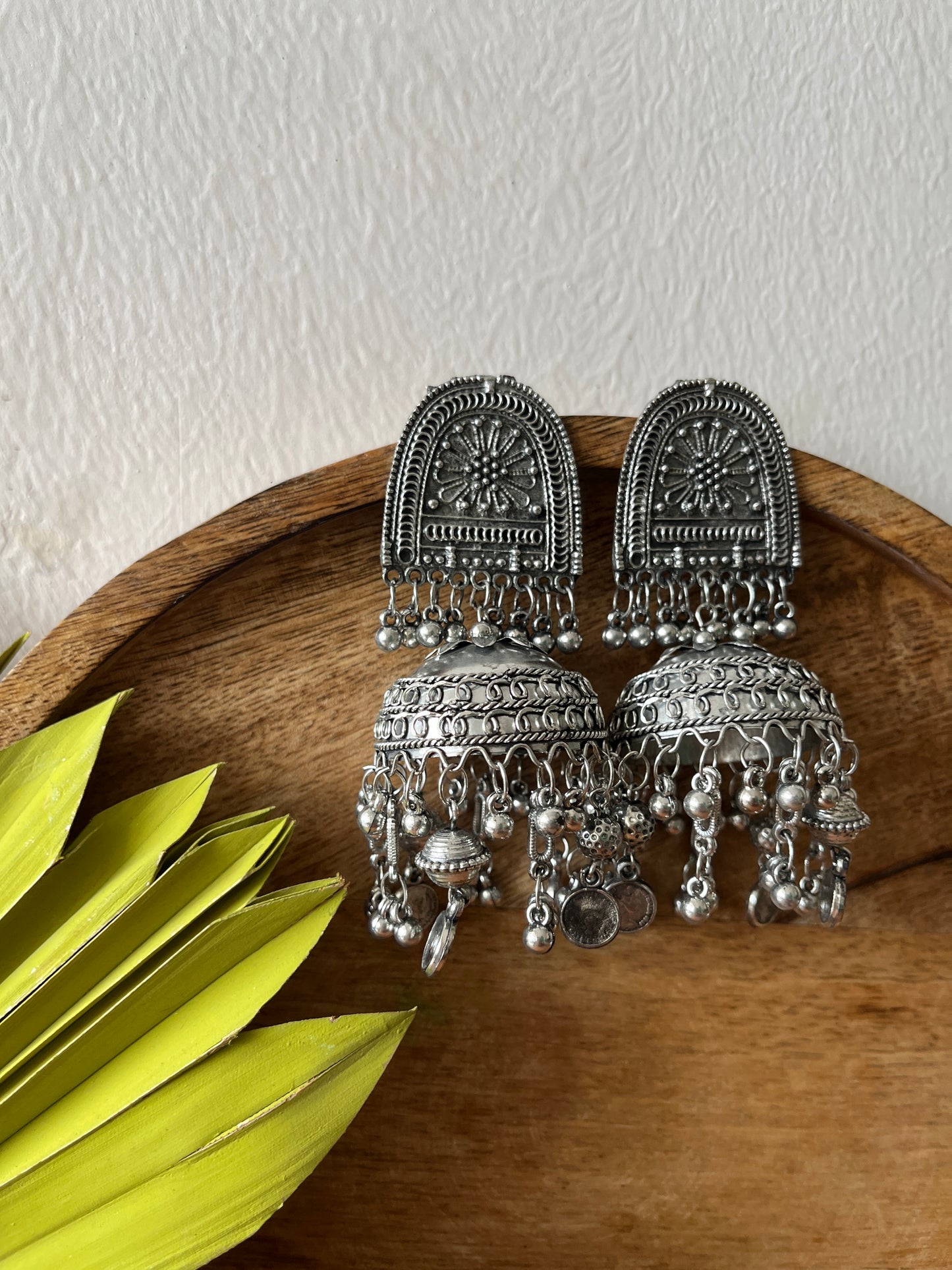 Saakhi Jhumka