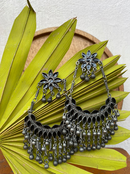 Nishi Black Chandbali